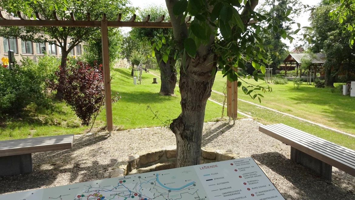 schlossgarten-roehrsdorf-infoterrasse