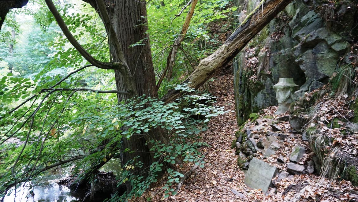 seifersdorfer-thal-denkmal-der-gotischen-freundschaft